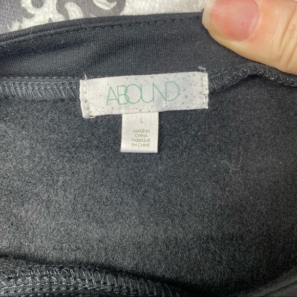 ABOUND
Cozy Crew Neck Cropped Sweatshirt In Black - Picture 11 of 12